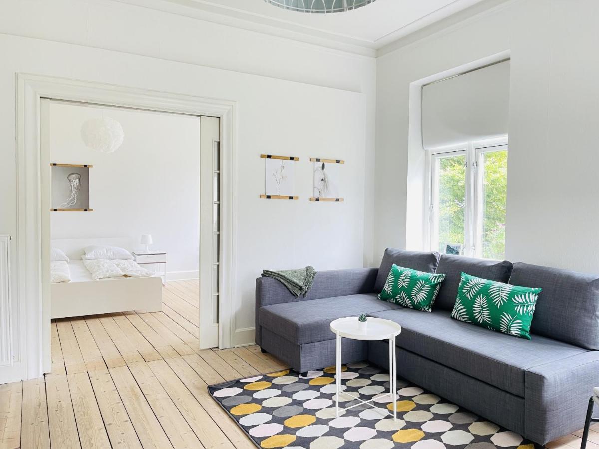 Aday - City Central Mansion - 1 Bedroom Apartment With Garden Aalborg Exterior foto