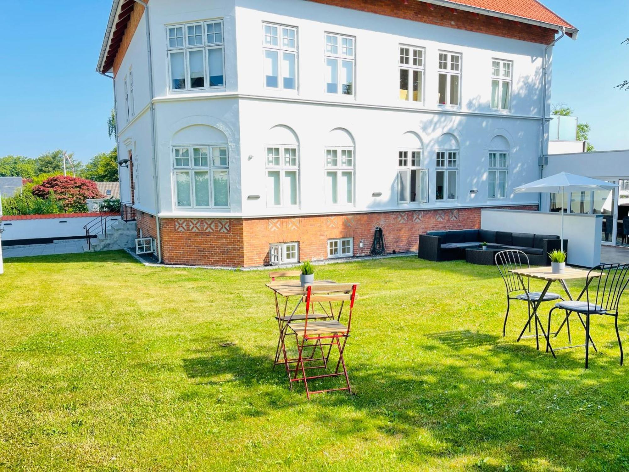 Aday - City Central Mansion - 1 Bedroom Apartment With Garden Aalborg Exterior foto